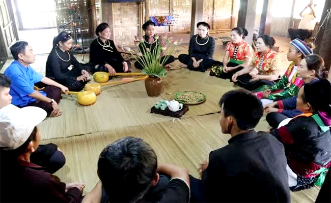 មនោសញ្ចេតនាដ៏ជ្រាលជ្រៅរបស់ជនរួមជាតិបណ្តាជនជាតិចំពោះអ៊ំហូ