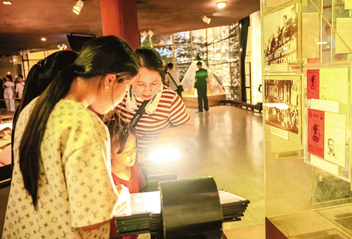 Lan tỏa giá trị Di sản Hồ Chí Minh qua những hình ảnh, hiện vật lịch sử