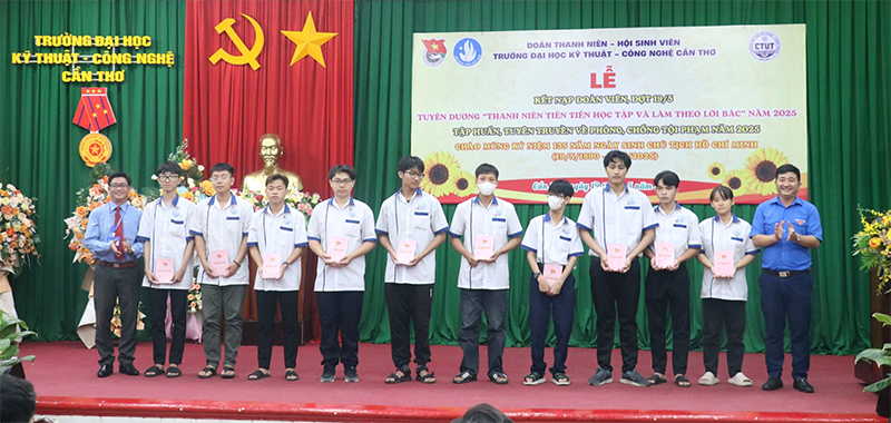 Tuyên dương 135 “Thanh niên tiên tiến học tập và làm theo lời Bác”