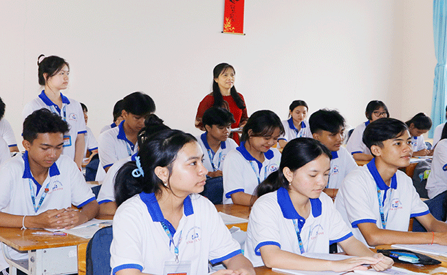 សិស្សគំរូ ថាច់គឹមង៉ុកហឹង
