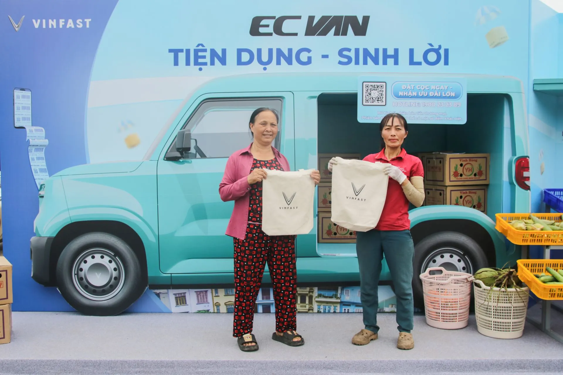 Một lần sạc, giao hàng cả ngày: VinFast EC Van hứa hẹn thay thế xe xăng chở hàng nội đô