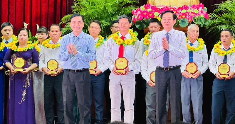 Bí thư chi bộ tận tụy với công việc