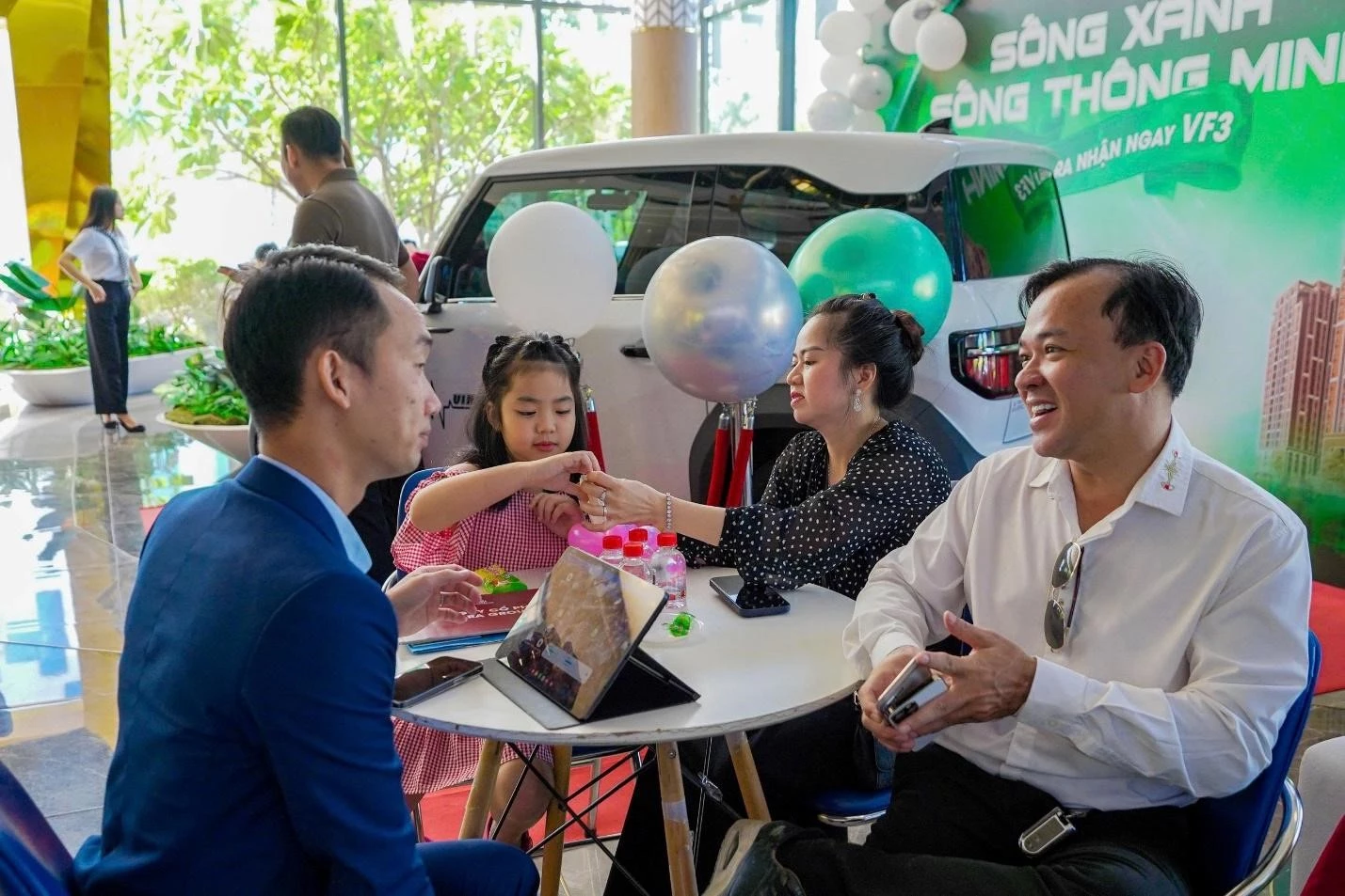 Trải nghiệm căn hộ hoàn thiện thực tế và sở hữu xe VF3 cùng Cara River Park
