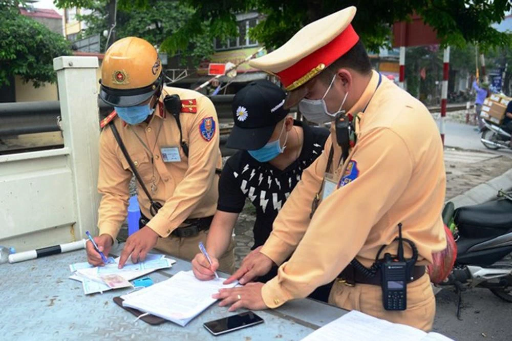 Nguyên tắc trừ điểm và khôi phục điểm trên giấy phép lái xe từ 2025