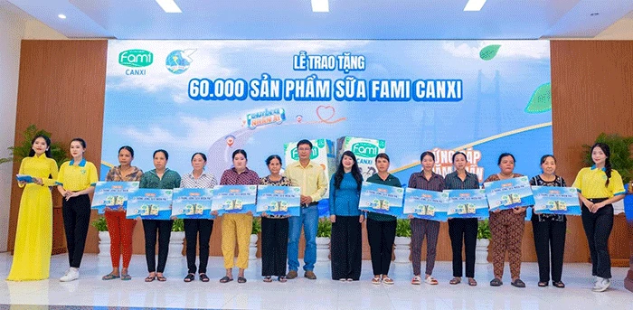 Fami Canxi viết tiếp hành trình lan tỏa yêu thương cùng chuyến xe nhân ái