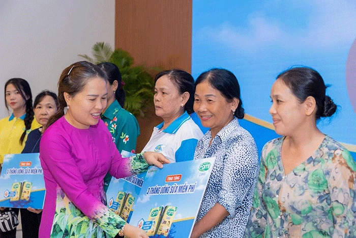 Fami Canxi viết tiếp hành trình lan tỏa yêu thương cùng chuyến xe nhân ái