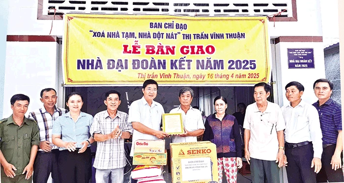 Huy động nhiều nguồn lực giúp dân nghèo ÐBSCL xóa nhà tạm