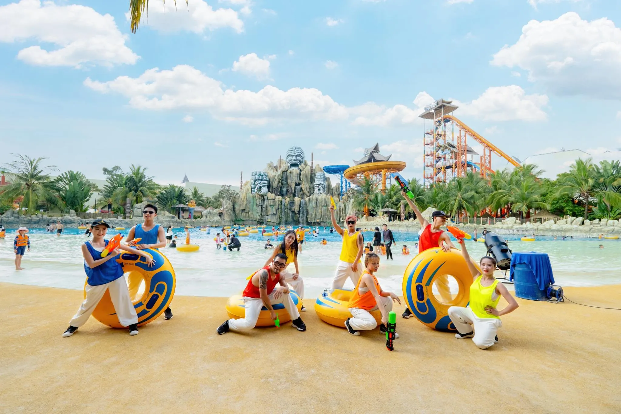 “Hè rực rỡ - vui bất ngờ” – bùng nổ không khí hội hè tại Vinpearl & VinWonders khắp cả nước
