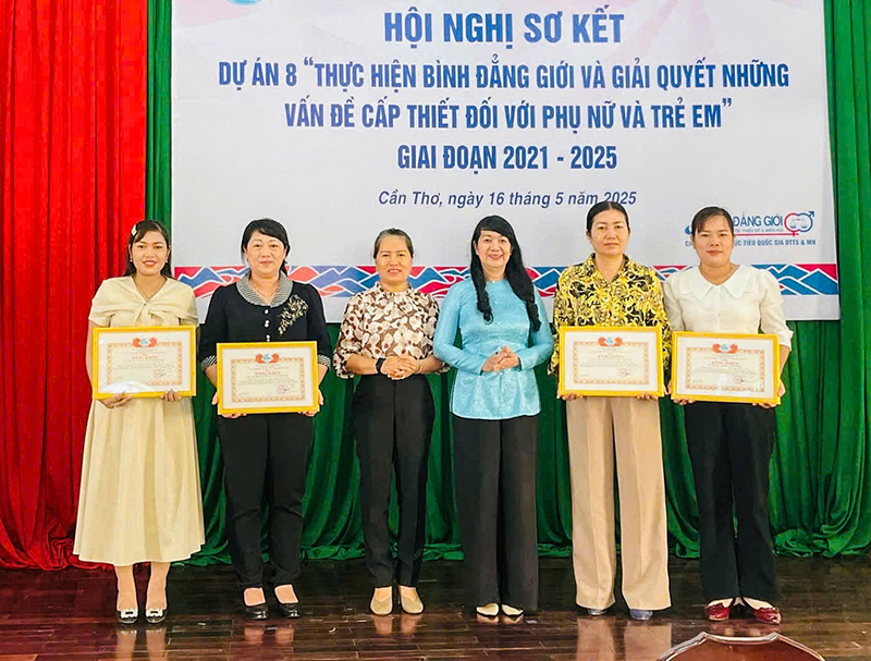 Tăng cường hỗ trợ phụ nữ, trẻ em dân tộc thiểu số