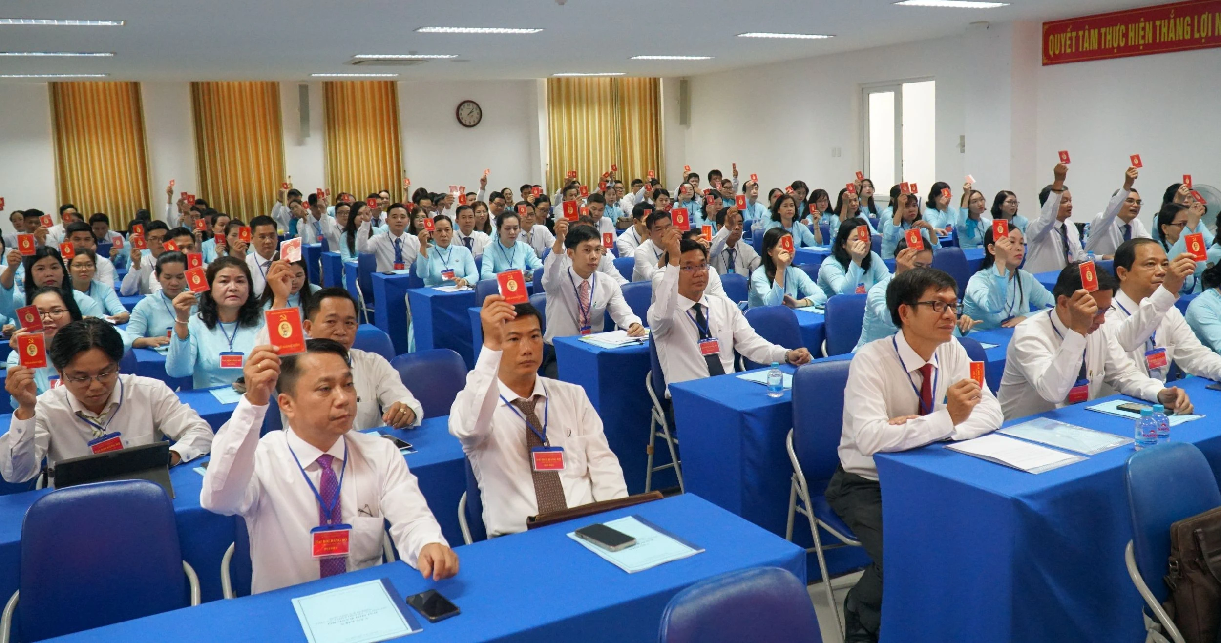 Đẩy mạnh cải cách hành chính và nâng cao chất lượng đội ngũ công chức, viên chức