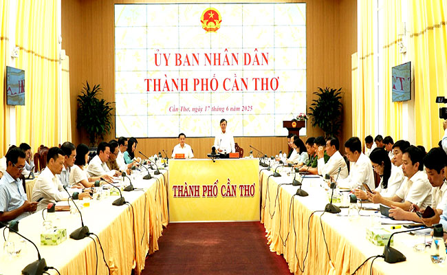 ប្រជុំពិភាក្សារៀបចំក្បាលម៉ាស៊ីននិងអង្គភាពរដ្ឋបាលដាក់ឱ្យប្រើប្រាស់ព្រមៗគ្នាថ្នាក់ខេត្តថ្នាក់ឃុំក្រុងកឹងធើ