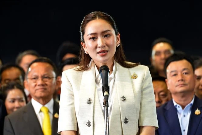 Thailand reshuffles cabinet