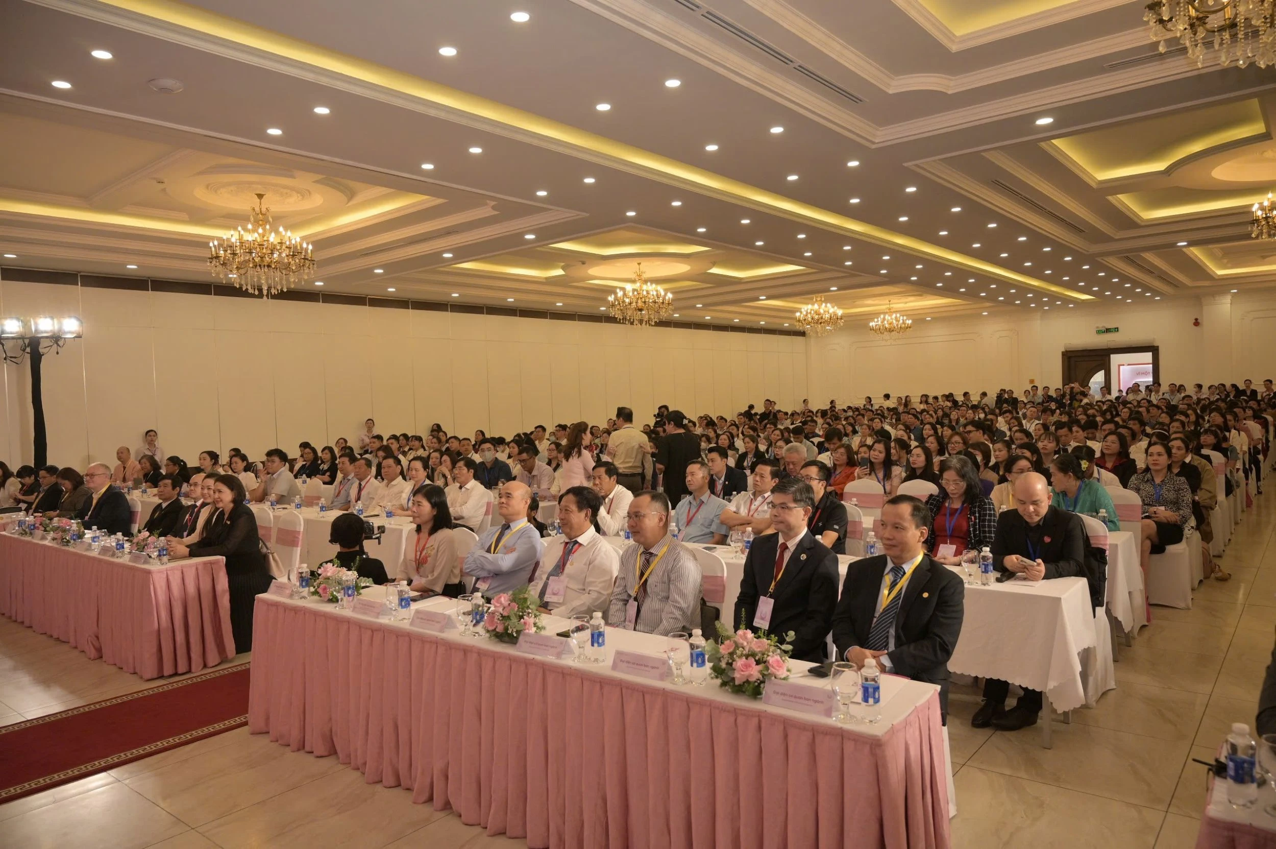 Tập đoàn Y tế Phương Châu tổ chức hội nghị khoa học thường niên 2025 tại TP Cần Thơ