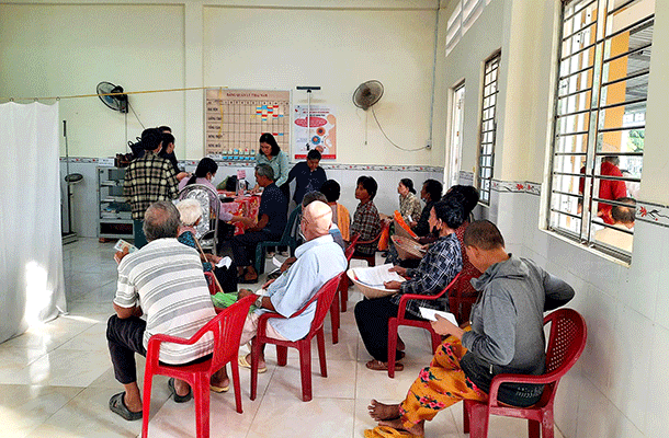 ថែទាំសុខភាពជូនជនរួមជាតិភាគតិច