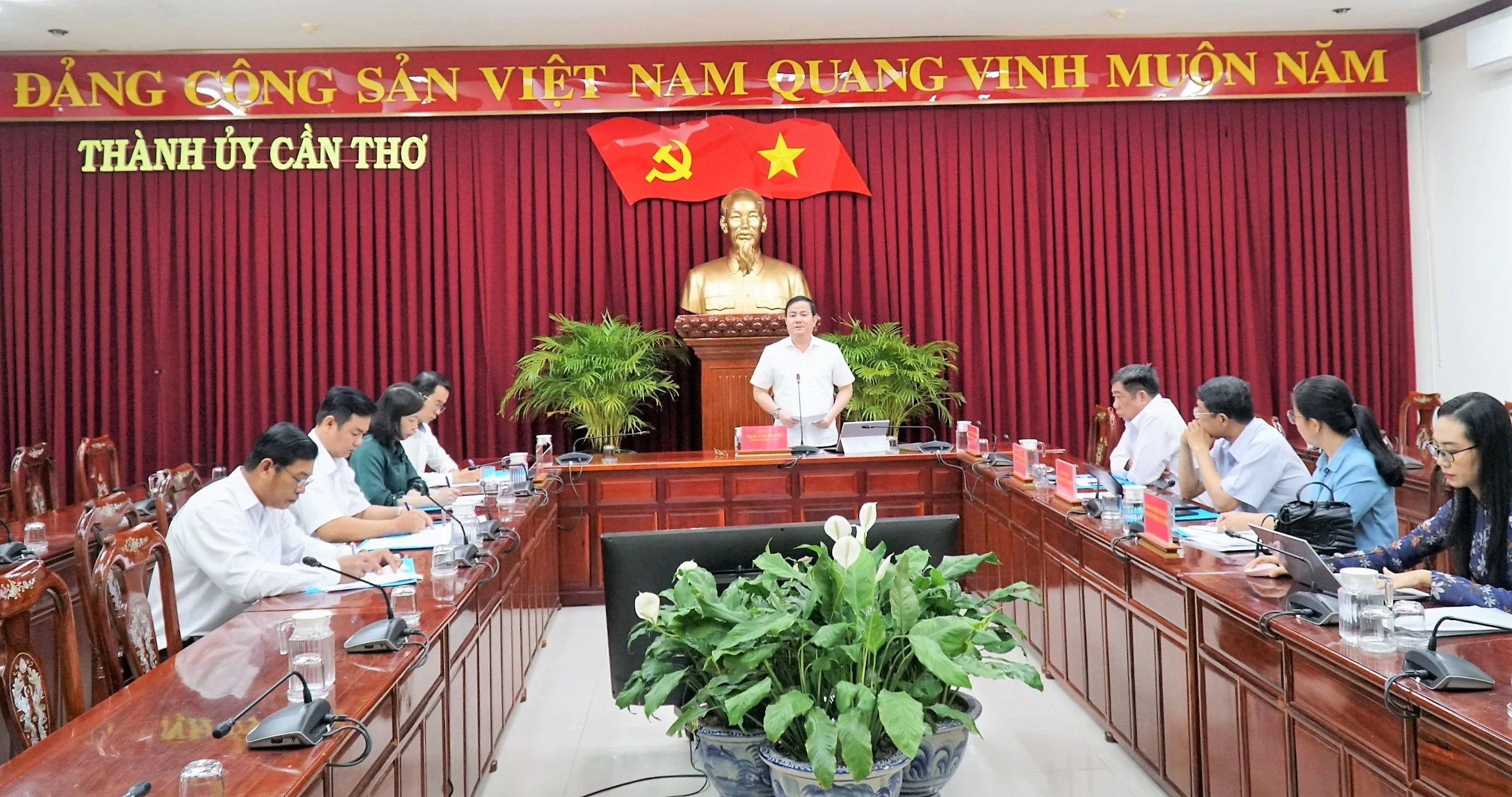 Lãnh đạo thành phố góp ý dự thảo văn kiện đại hội đảng bộ các xã, phường