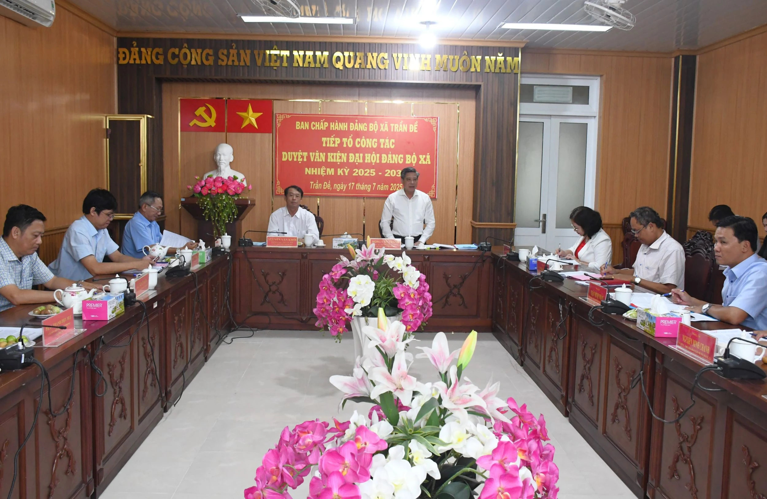 Lãnh đạo thành phố góp ý dự thảo văn kiện đại hội đảng bộ các xã, phường