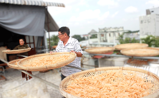 ខិតខំនាំយកផលិតផលពិសេសរបស់ជនរួមជាតិភាគតិចឈានទៅឆ្ងាយ