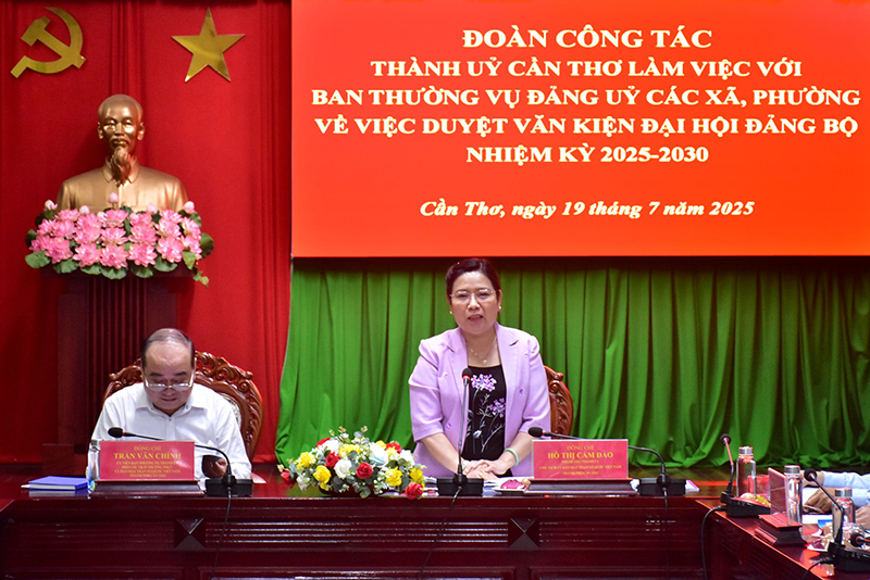 Lãnh đạo thành phố góp ý dự thảo văn kiện đại hội đảng bộ các xã, phường