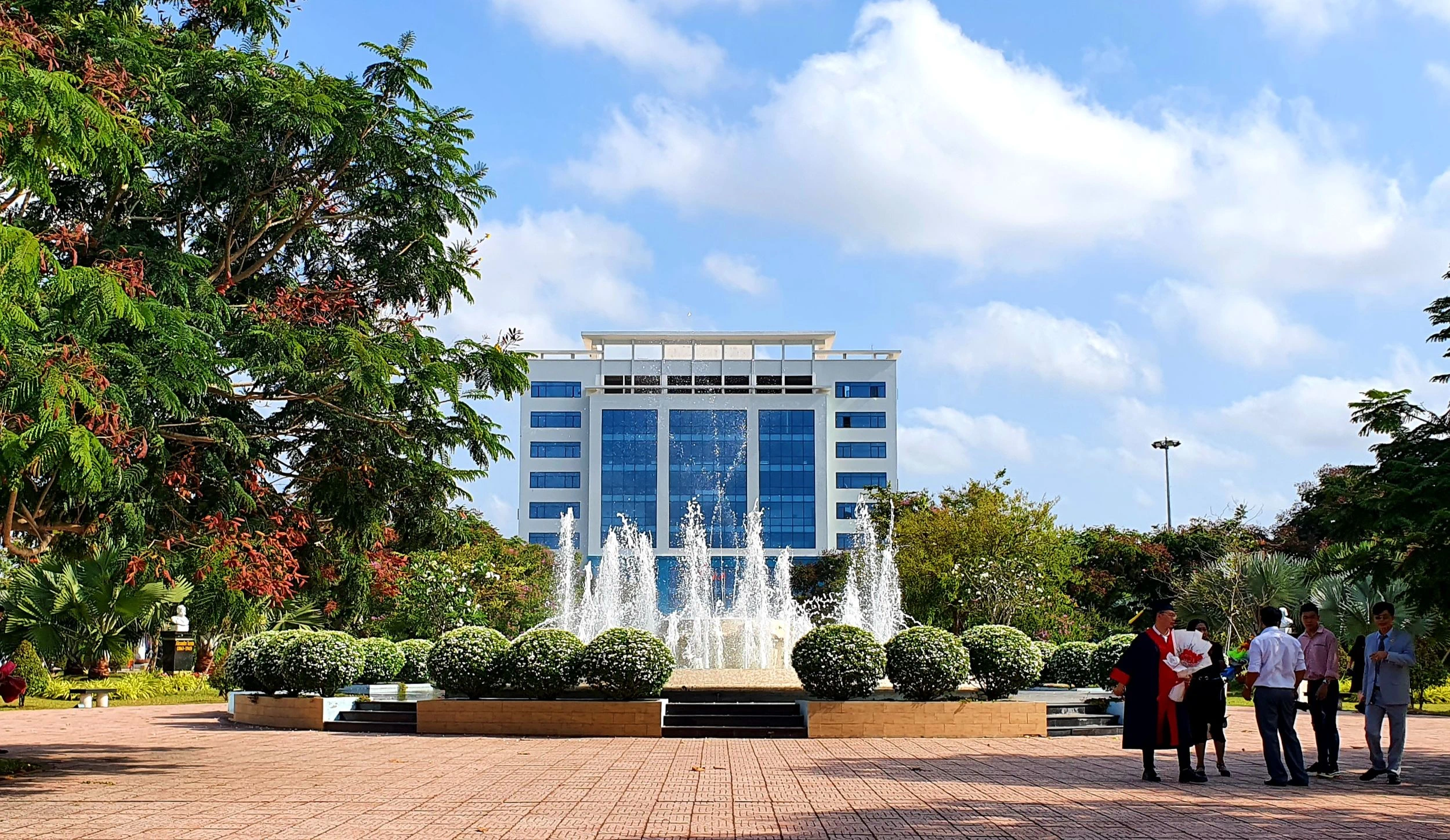 Trường Đại học Y Dược Cần Thơ công bố ngưỡng đảm bảo chất lượng đầu vào và quy tắc quy đổi điểm tương đương năm 2025