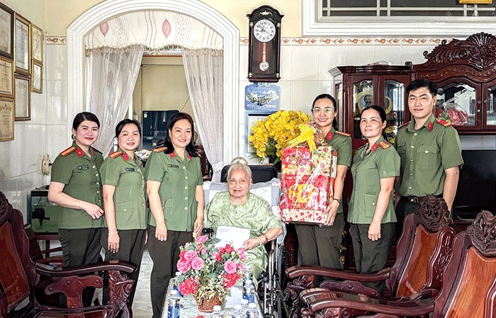 Nhiều hoạt động chăm lo gia đình chính sách, người có công với cách mạng