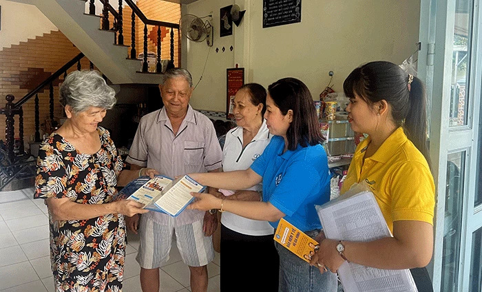 Ðưa chính sách pháp luật về bảo hiểm xã hội tự nguyện, bảo hiểm y tế đến với người dân