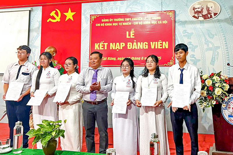 Bổ sung nguồn sinh lực mới cho Đảng