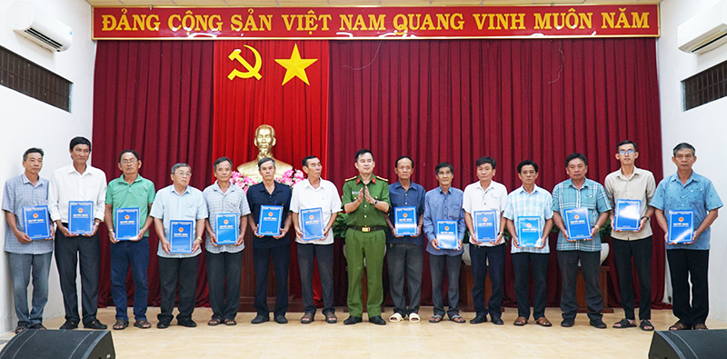 Phường Cái Răng trao quyết định công nhận trưởng, phó khu vực