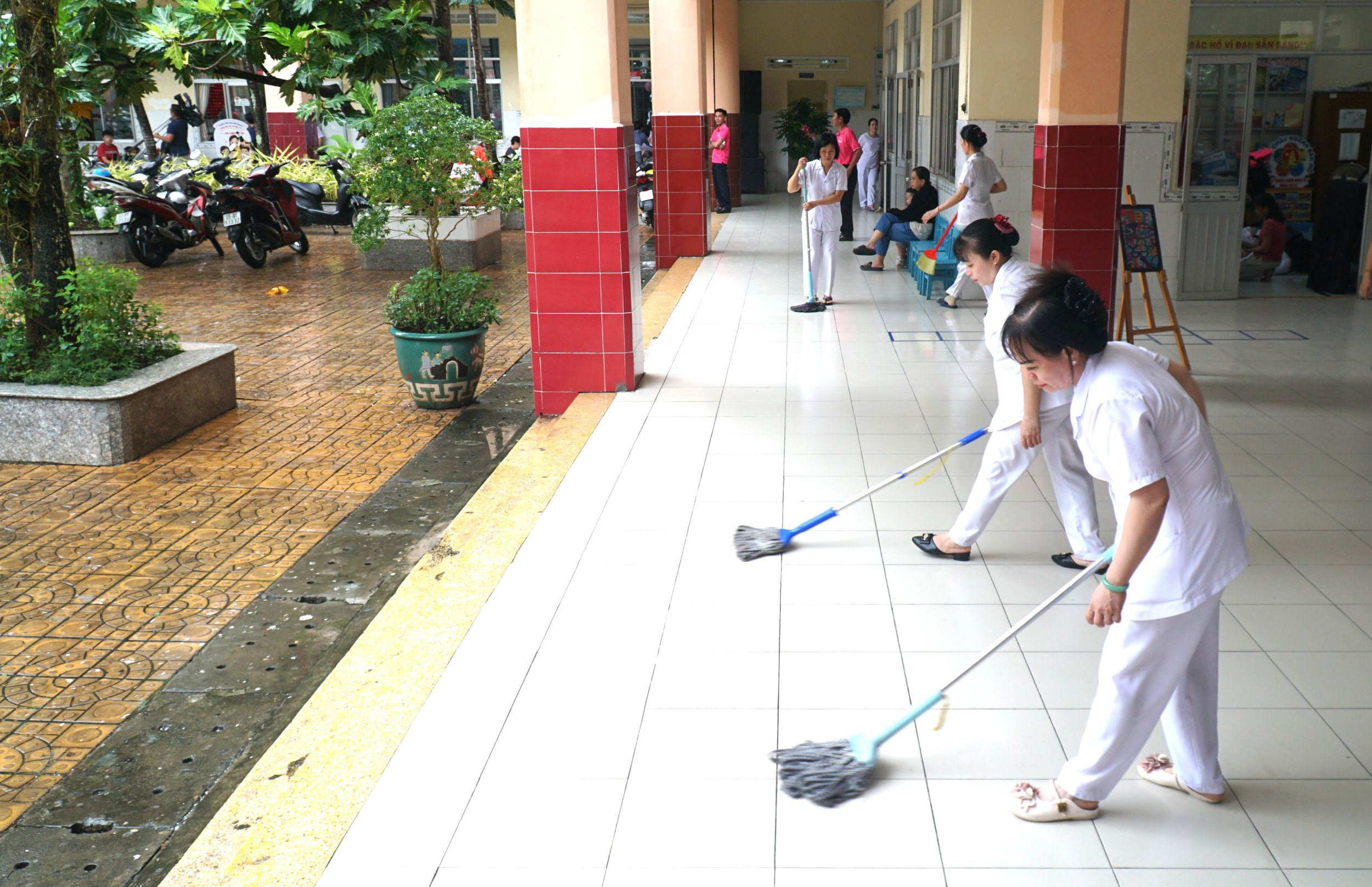 Học sinh lớp 1 háo hức ngày tựu trường