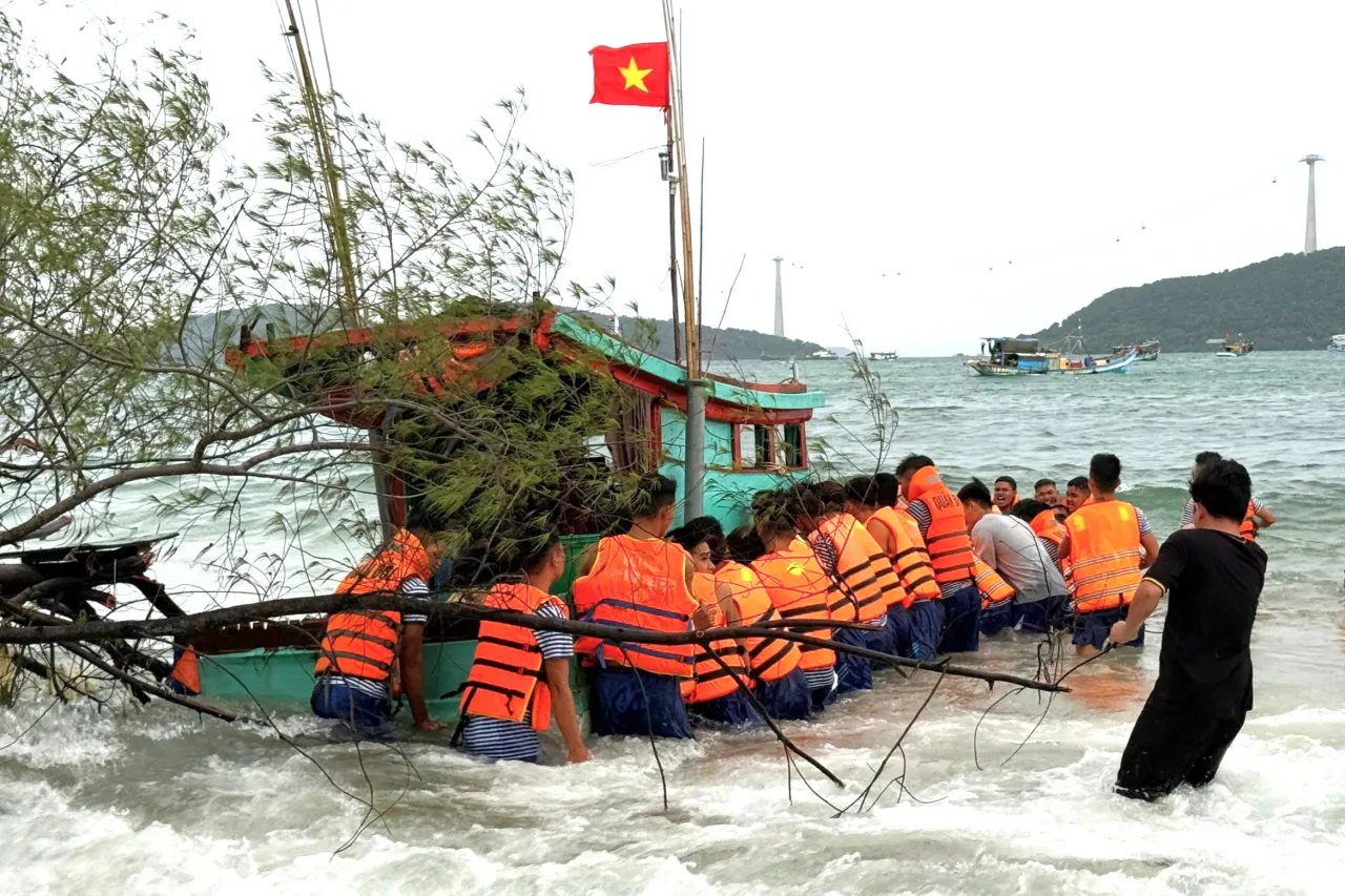 Vững vàng nơi đầu sóng