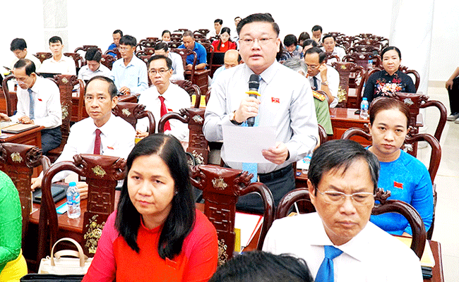 ក្រុមប្រឹក្សាប្រជាជនទីក្រុងអនុម័តសេចក្តីសម្រេចចិត្តស្តីពីការឧបត្ថម្ភកម្មាភិបាល អ្នករដ្ឋការ បុគ្គលិក អ្នកធ្វើការងារនៅខេត្តសុកត្រាំង (ចាស់) និងខេត្តហូវយ៉ាង (ចាស់) ដែលមកបំពេញការងារនៅទីក្រុងកឹងធើ