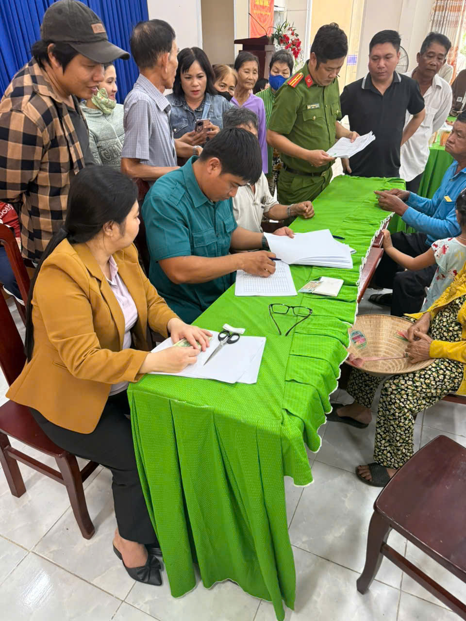 TP Cần Thơ: Gửi trao những món quà ý nghĩa, mang Tết Độc lập đến với mọi nhà, mọi người