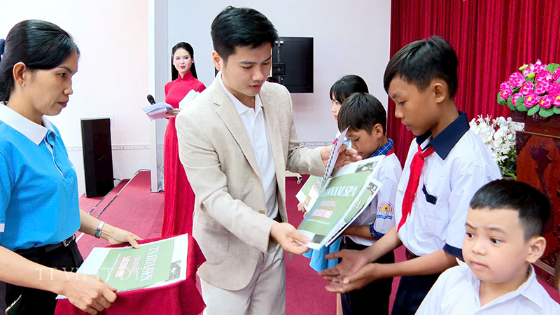 Lan tỏa yêu thương đến học sinh khó khăn