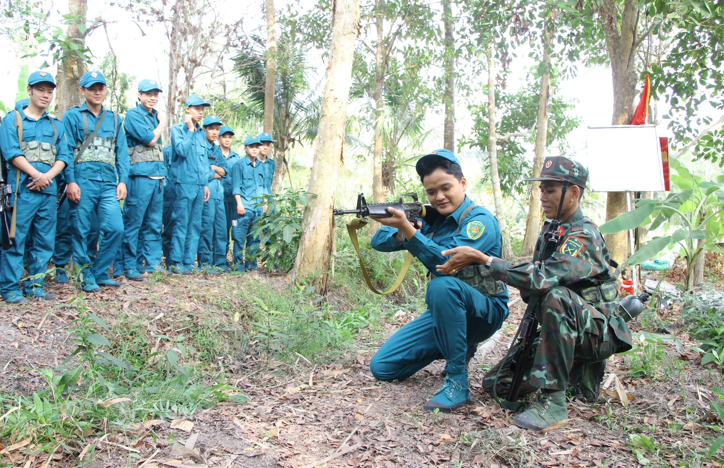 Chủ động xây dựng quốc phòng toàn dân vững mạnh