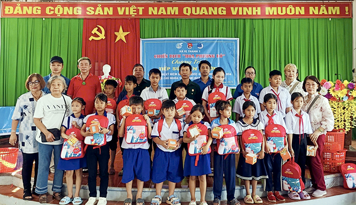 Xã đoàn Vị Thanh 1 “Tiếp sức đến trường”