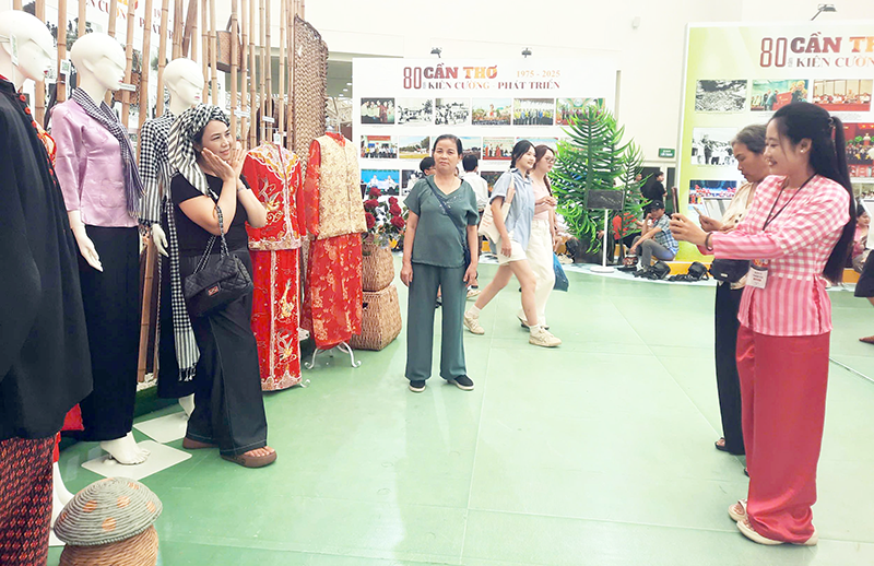 Triển lãm “Rạng rỡ Cần Thơ - Vị thế mới, tầm nhìn mới” - Ấn tượng thành tựu của thành phố sau 80 năm
