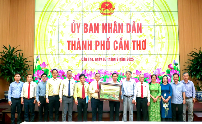 ផ្តុំកម្លាំងដោះស្រាយការលំបាក ដើម្បីនាំសាកលវិទ្យាល័យណាមកឹងធើអភិវឌ្ឍន៍