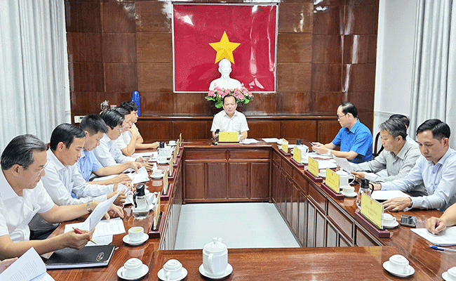 ត្រួតពិនិត្យសំណង់និងគម្រោងអបអរសាទរមហាសន្និបាតតំណាងបក្ខភាគទីក្រុងកឹងធើ លើកទី១ អាណត្តិកាល ២០២៥-២០៣០