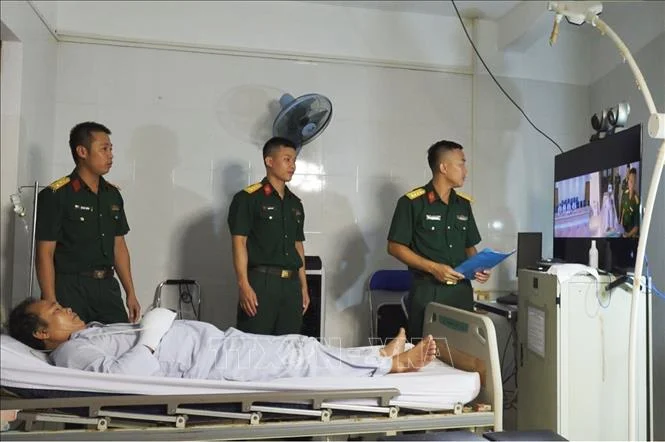 Điểm tựa y tế vững chắc cho ngư dân vươn khơi bám biển