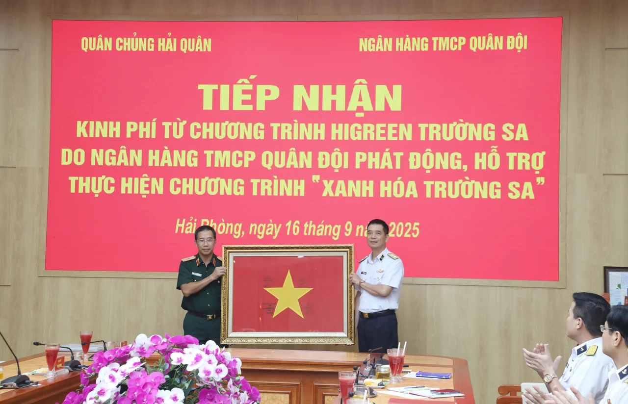 Quân chủng Hải quân tiếp nhận kinh phí từ Chương trình "HiGreen Trường Sa"