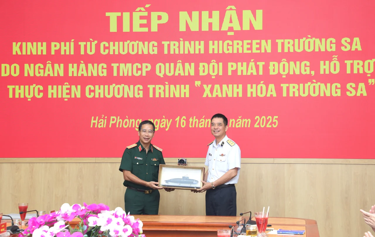 Quân chủng Hải quân tiếp nhận kinh phí từ Chương trình "HiGreen Trường Sa"