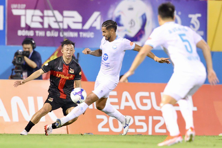 Tân binh hạ đương kim vô địch