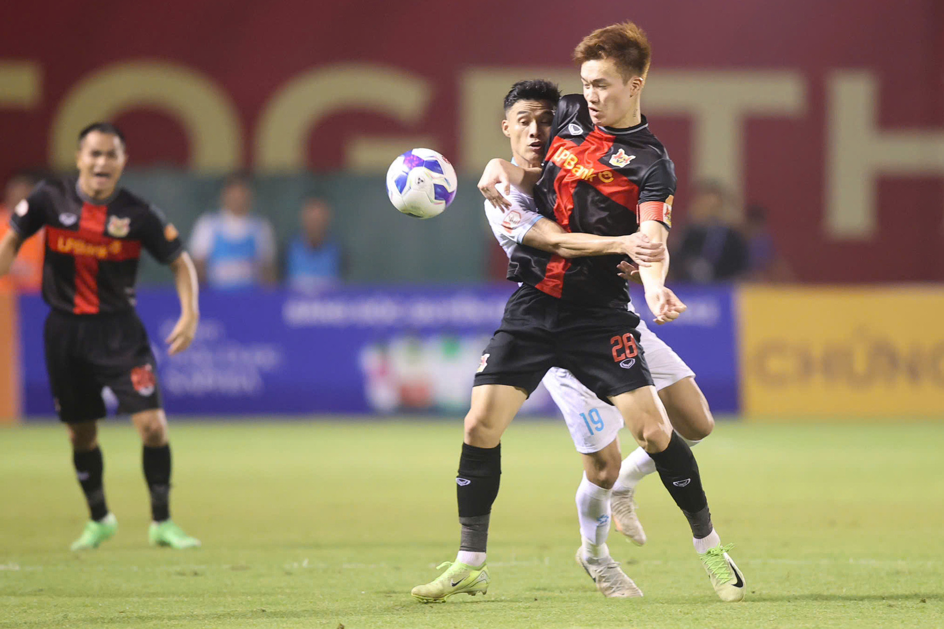 Tân binh hạ đương kim vô địch