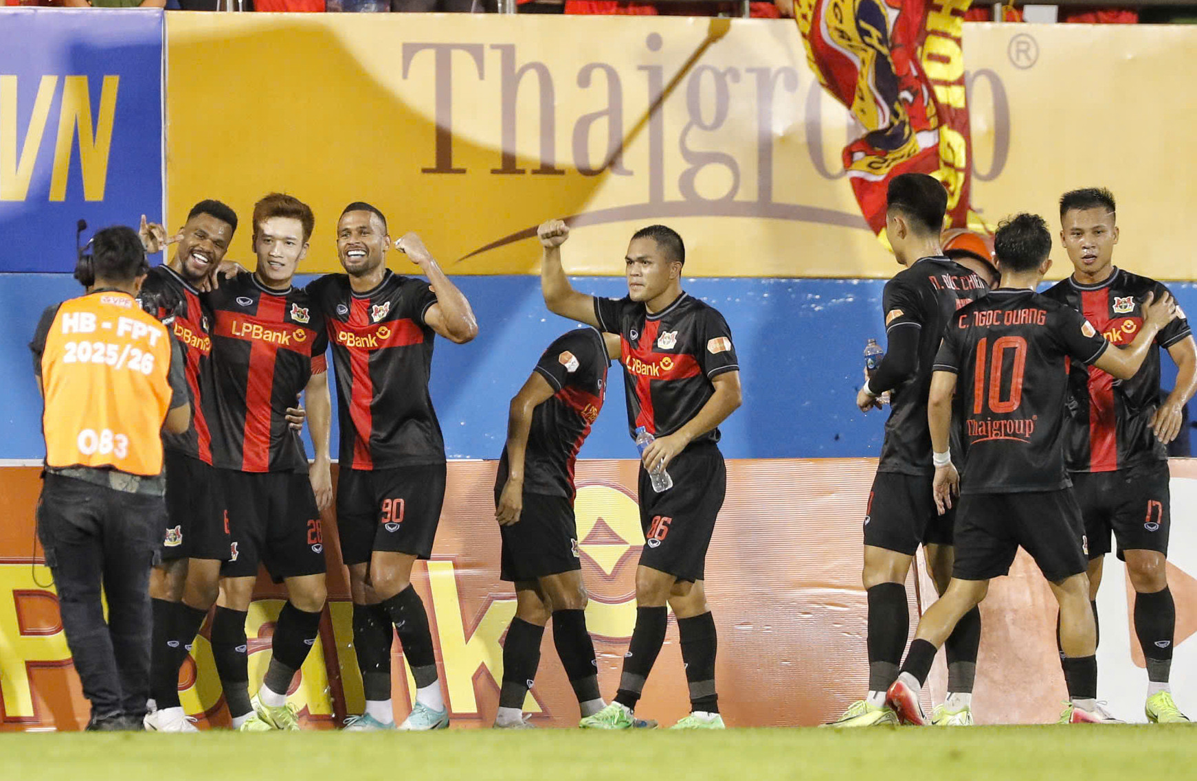 Tân binh hạ đương kim vô địch