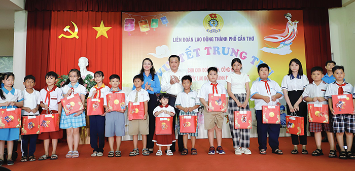 Sôi nổi chương trình Vui Tết Trung thu cho con đoàn viên, công nhân, viên chức, lao động