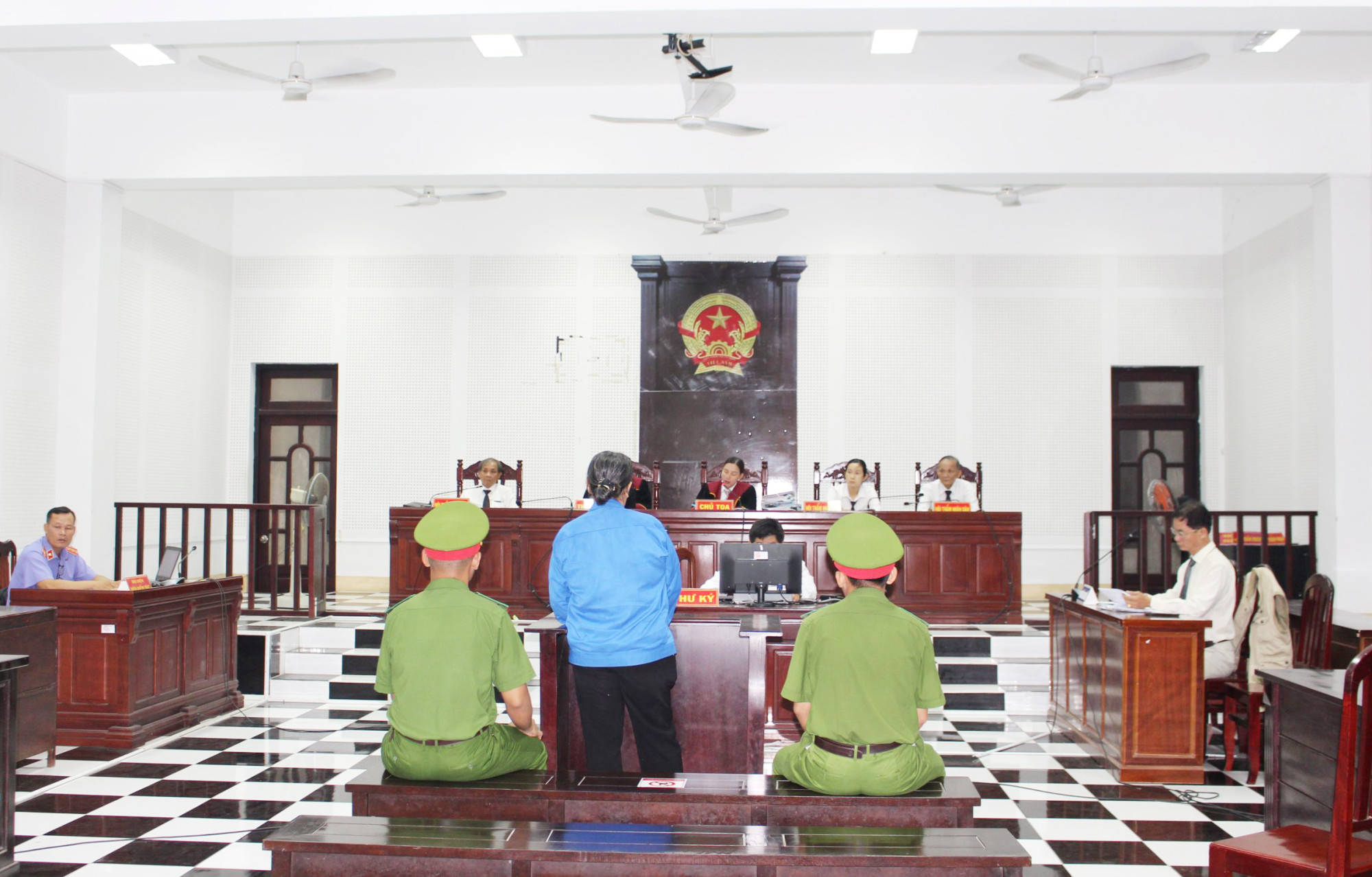 រឿងរ៉ាវនៅសាលាក្តី៖ ជឿលើស្នងរូប នាំទុក្ខដាក់ខ្លួន