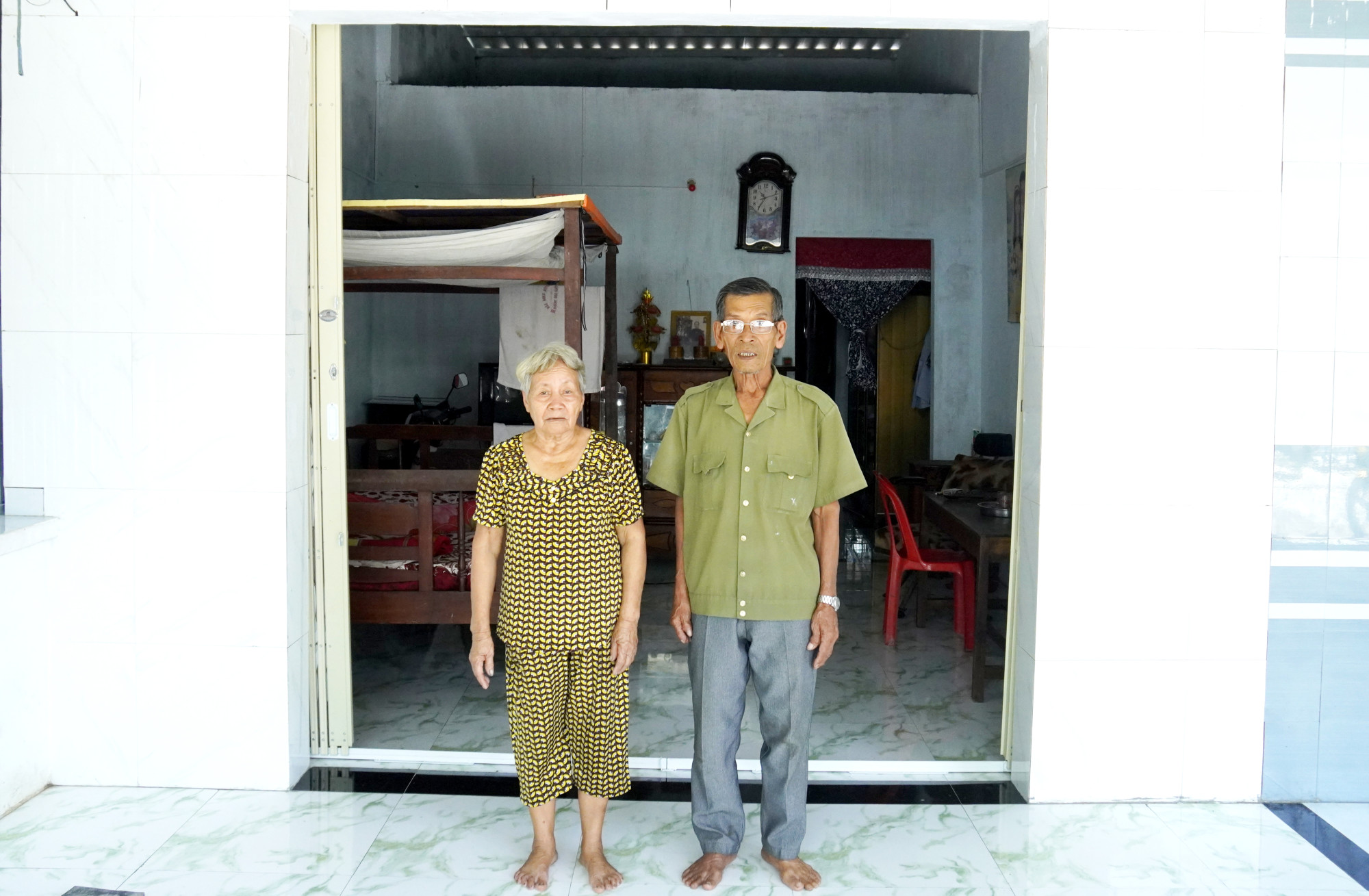 បំបាត់ផ្ទះបណ្តោះអាសន្ន ផ្ទះទ្រុឌទ្រោមជួយជនរួមជាតិខ្មែរ ស្ថេរភាពជីវភាព