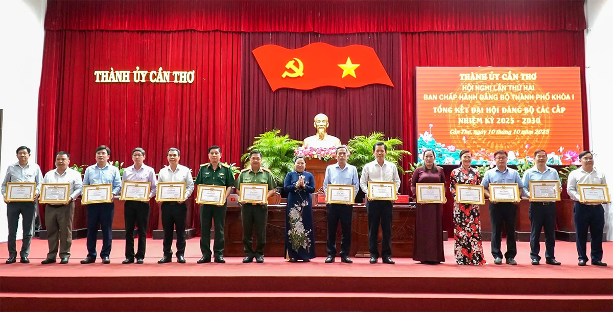 Thành ủy Cần Thơ sơ kết, tổng kết thực hiện các nhiệm vụ, nghị quyết quan trọng