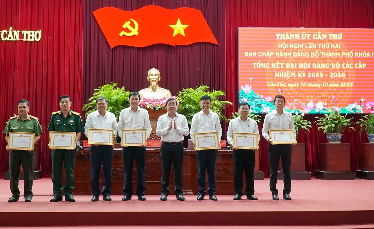 Thành ủy Cần Thơ sơ kết, tổng kết thực hiện các nhiệm vụ, nghị quyết quan trọng
