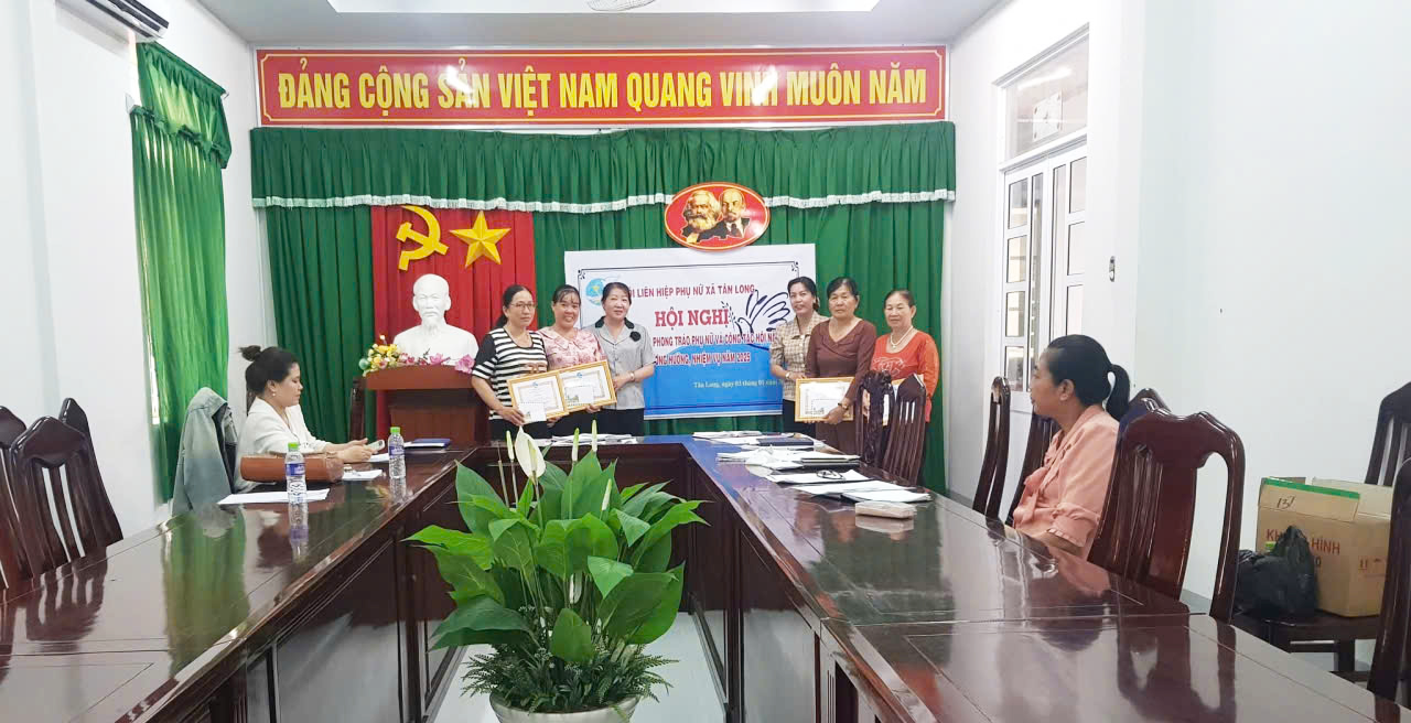 Nêu gương - “Chìa khóa vàng” xây dựng Đảng ở cơ sở