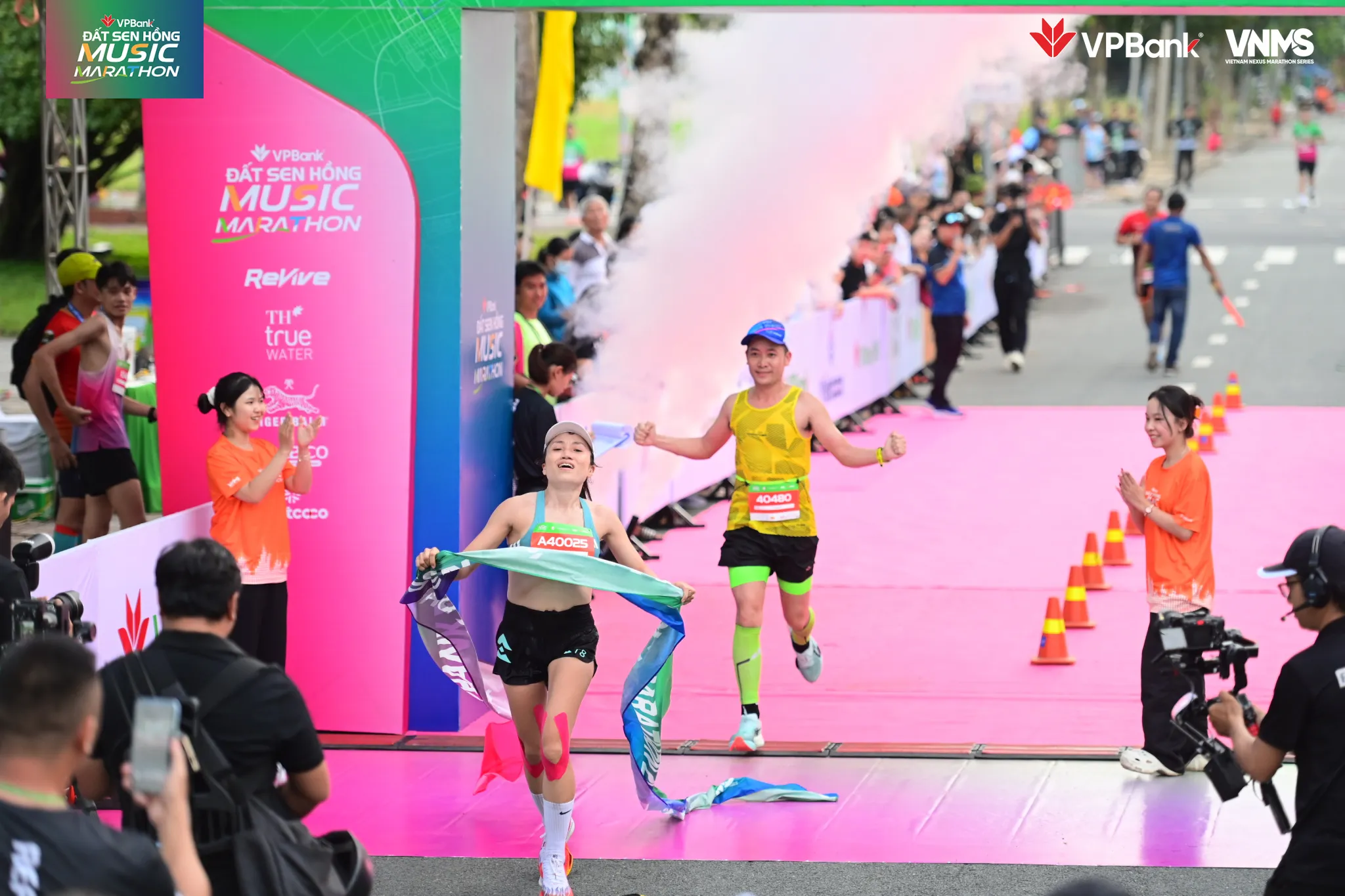 Ấn tượng giải chạy VPBank Đất Sen Hồng Music Marathon 2025
